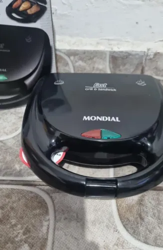 Sanduicheira Mondial nova