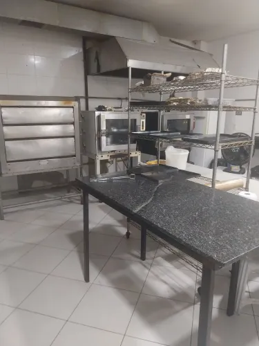 Coisinha industrial completa com 3 áreas de produção , 3 depósitos e 1 escritório
