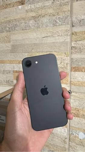 iPhone 16e