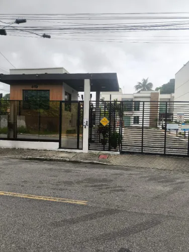 Casa em condomínio   com três suítes  - Eusébio - 103m² 
