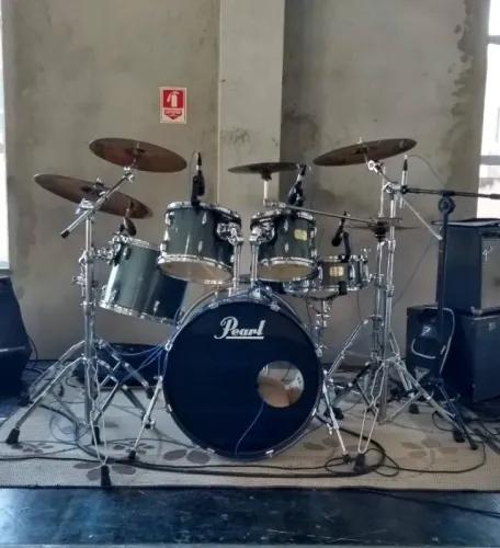Bateria Pearl Completa - Muito conservada
