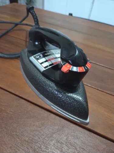 Ferro de Passar a Seco Black+Decker VFA