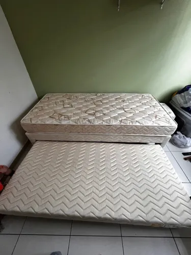 VENDE-SE CAMA SOLTEIRO COM CAMA AUXILIAR (BICAMA) 500,00