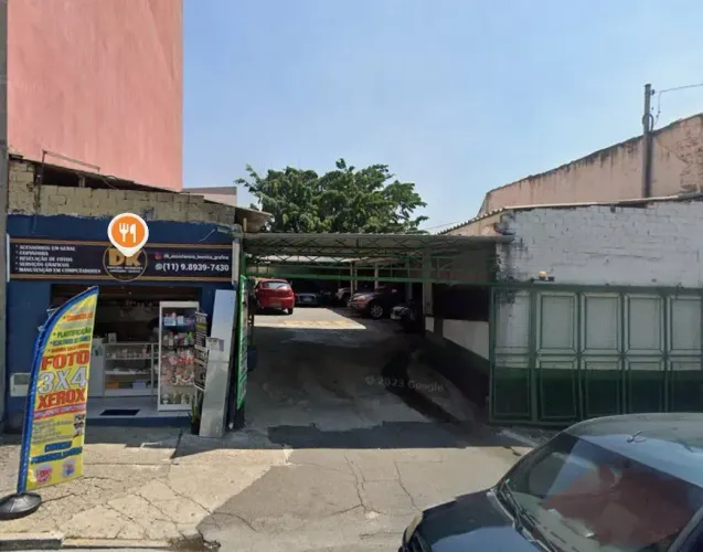 Terreno com estacionamento