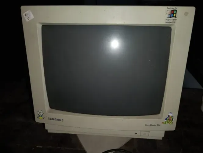 Monitor Vintage Samsung Syncmaster 3 Ne - em funcionamento