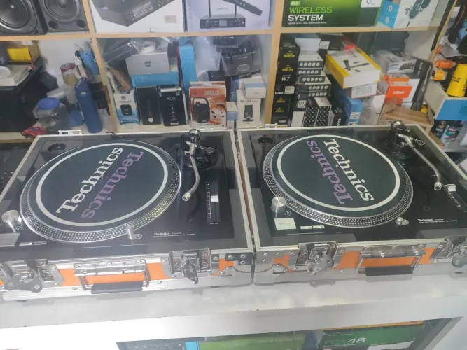 Toca Disco Technics SL 1210 MK2