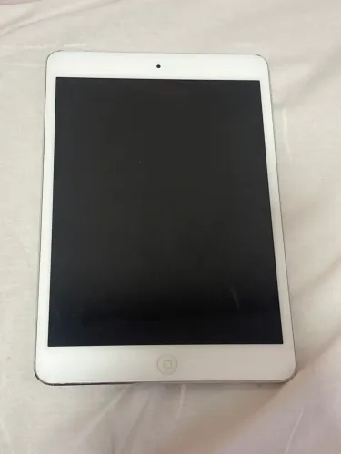 iPad mini em perfeito estado de conservação (preço negociável)