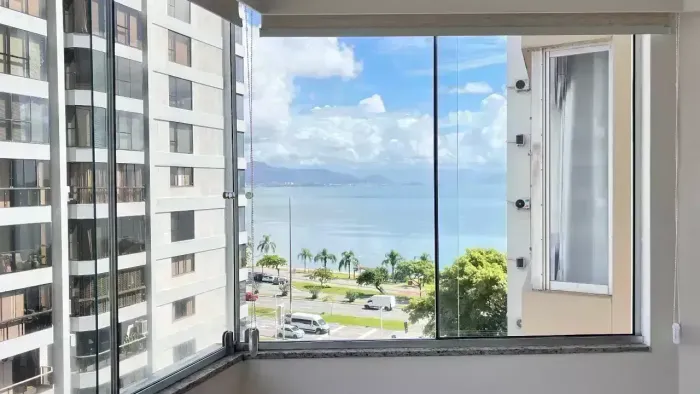 3 quartos 1 suíte-DEP.EMPREG.4 BANHEIROS- Centro - Florianópolis - SC