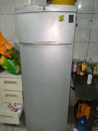 Freezer Brastemp semi novo