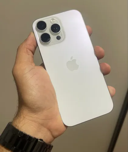iPhone 16 Pro Max 256GB - Excelente Estado