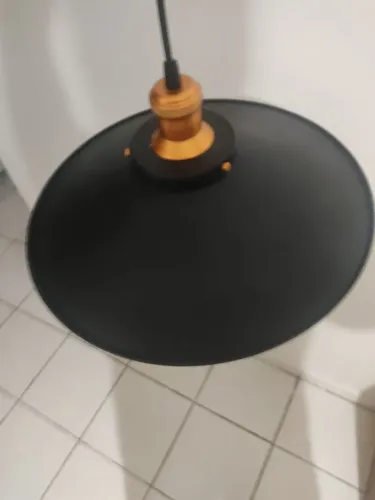 Lustre Pendente Modelo Chapéu em Alumínio Preto