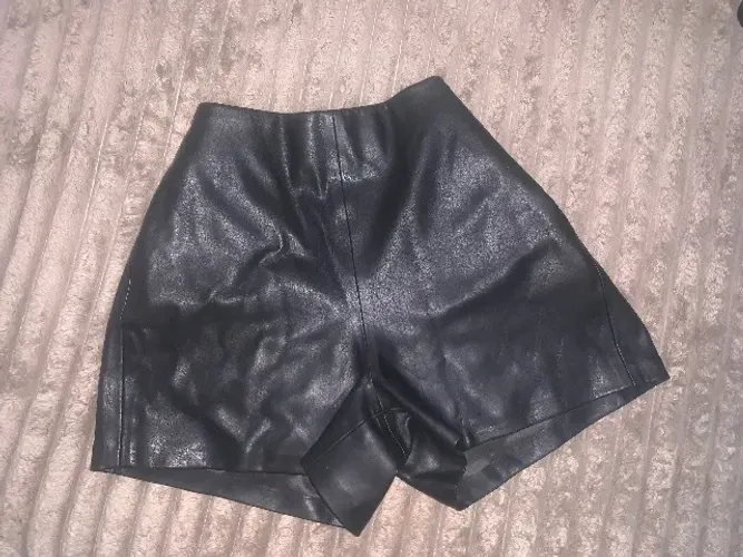 Short Couro Youcom