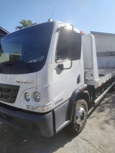 MB Accelo 1016 guincho plataforma