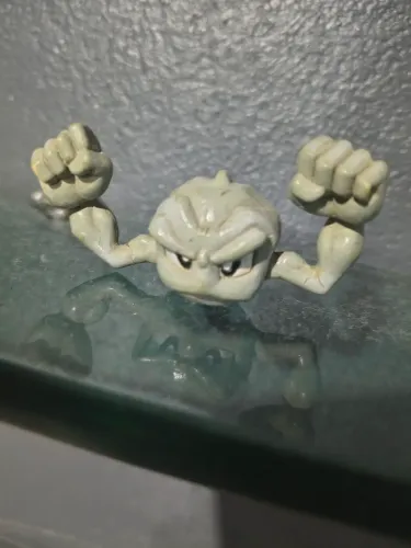 Miniatura pokémon Tomy geodude