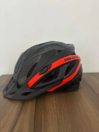 Capacete de Ciclismo HIGHONE com PISCA LED