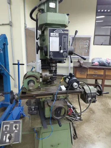 Furadeira fresadora Kone KFF 32 com mesa automática