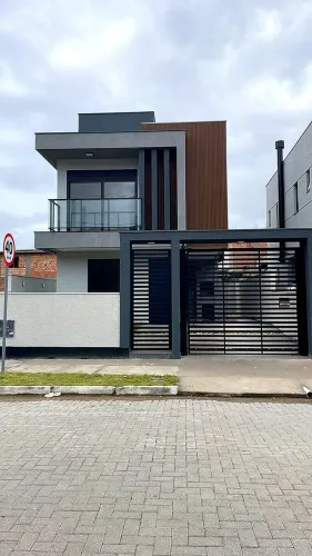 Casa 3 dormitórios sozinha no terreno