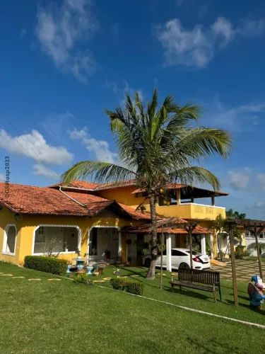 Em Salinas linda casa com piscina e 5 suítes