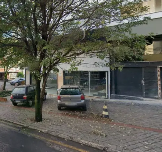 Barracão para alugar na Região Central de Londrina com 3 banheiros