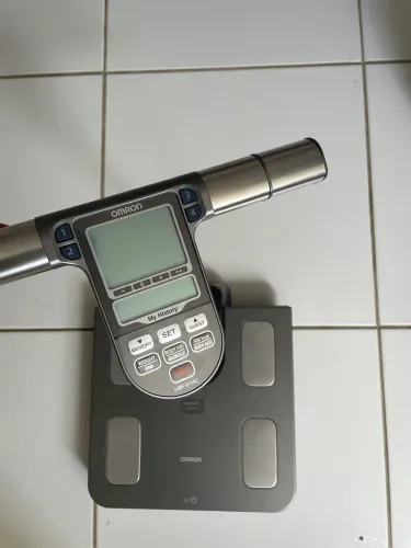 Balança Digital de Bioimpedância de Corpo Inteiro HBF-514 Omron