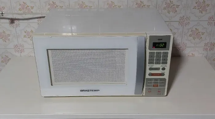 Microondas Brastemp Ative 30 Litros excelente estado -110v - ac. Cartão 