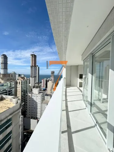 Apartamento com 3 dormitórios à venda, 132 m² por R$ 2.698.000 - Meia Praia - Itapema/SC