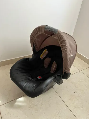 Vende-se bebê conforto