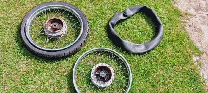 Rodas Titan com 01 pneu