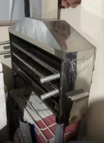 CHURRASQUEIRA DOIS ANDARES PARA VENDER CHURRASQUINHO 