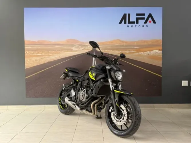 YAMAHA MT07 PRETA