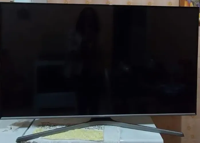 Smart TV Samsung de 48 polegadas (modelo UN48J6600AG) com defeito na tela