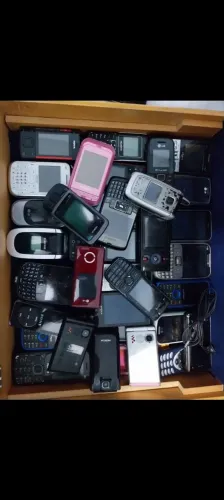 Vende coleção de celulares antigos alguns funcionando outros sem uso novo 
