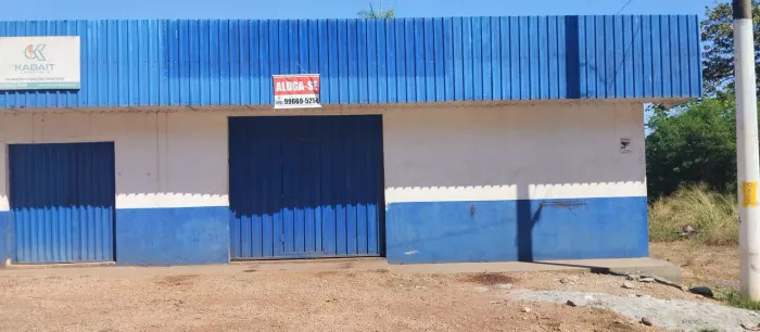 ALUGA-SE ESTE SALÃO COMERCIAL