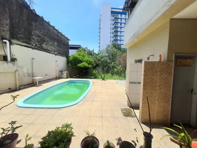 Casa na Av. Getúlio Vargas Terreno 500m² com 3 Quartos, Piscina, Quintal Terraço e Garagem