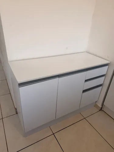 Vendo 2 armários de cozinha usados. 