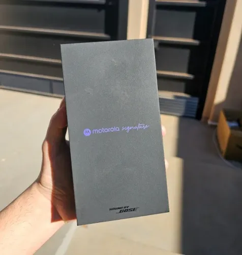 Smartphone Motorola Signature 5G - 512GB 24GB (12GB RAM + 12GB RAM Boost), 3 cameras 50MP 
