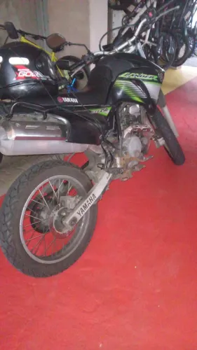 Vendo moto lander xtz 250 gasolina ano 2009 preta