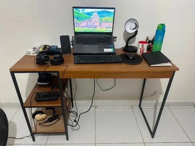 Escrivaninha / mesa de computador