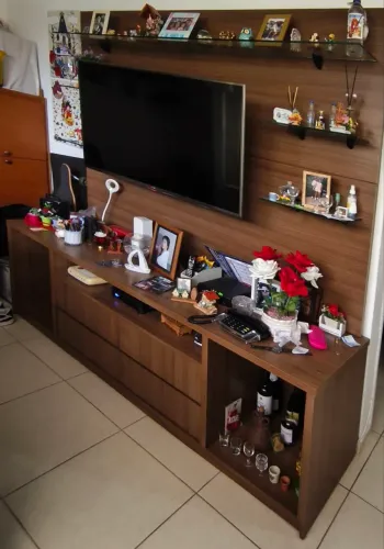 Rack com Painel para TV e Prateleiras de Vidro - Excelente Estado