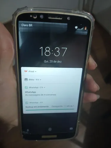 Vendo barato 2 celulares moto g6 pequeno defeito e Samsung j5 inteiro 