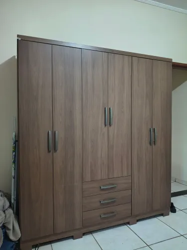 Guarda Roupas Henn SEMINOVO EXCELENTE 6 portas, 3 gavetas | Castanho Escuro<br>800