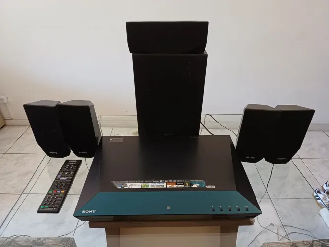 Home Theater Sony Blu-ray 5.1 Bluetooth Wi-Fi + Suportes para Caixas