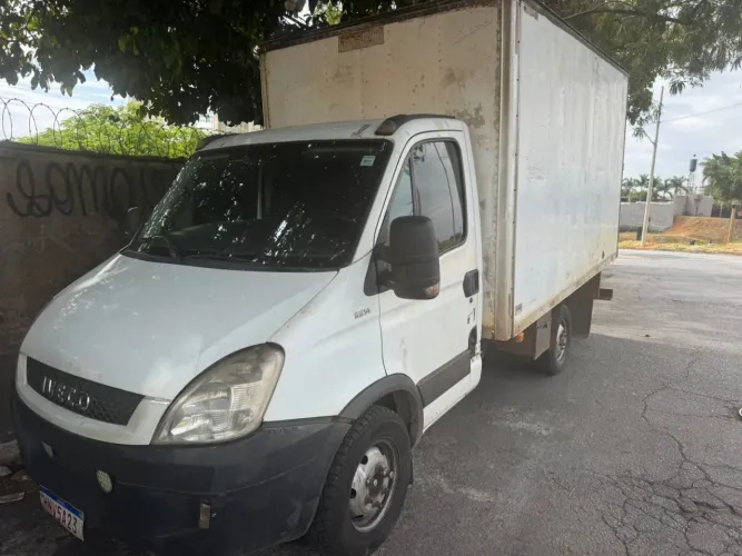 IVECO DAILY 35s14 Baú 2012/2013