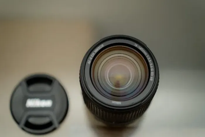 Lente Nikon Af-s Dx Nikkor 18-140mm F/3.5-5.6g Ed Vr Nikon F (Usado)