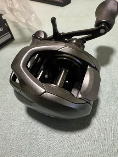 Carretilha cw xt dark gray