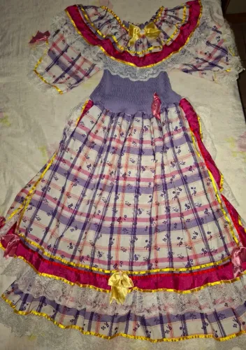 Vestido Junino detalhes na cor roxa