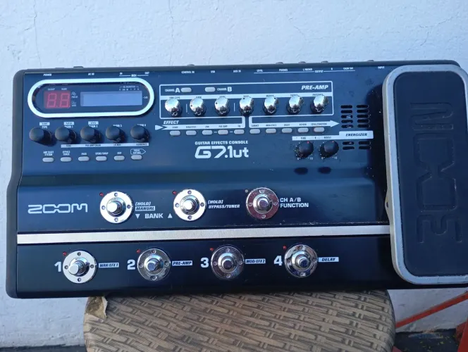 Pedaleira Zoom G7.1ut valvulada