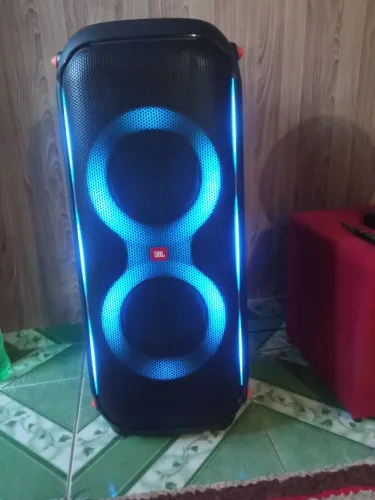 Caixa jbl em estado de nova usada poucas vezes td sertim