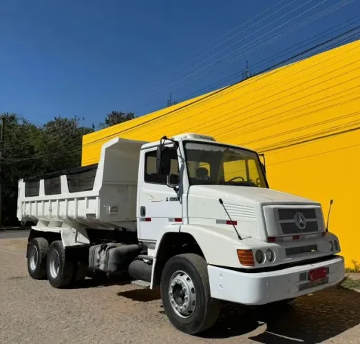 Mercedes L-1620 6x2 2010 caçamba basculante 