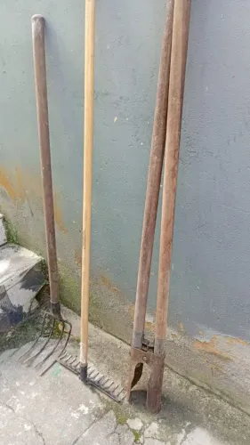 Vendo ferramentas 1 boca de lobo e 2 garfos para limpeza de capina
